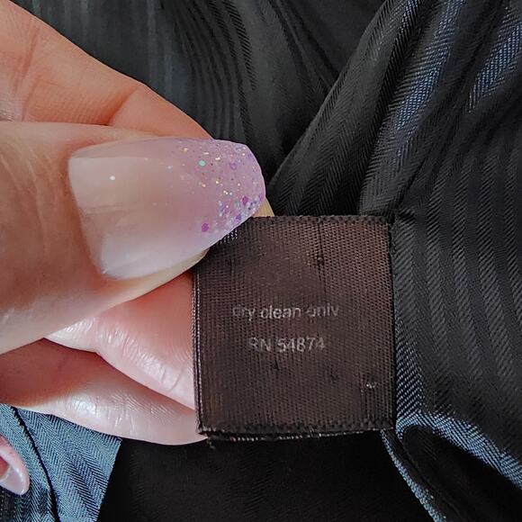 The Limited Collection Short Sleeve Puffer V-Neck Blaze | Women's Medium - Picture 14 of 15